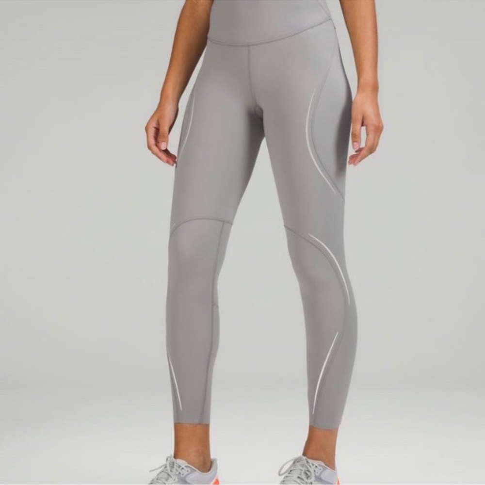 EUC Lululemon high rise reflective base pace legging- size 14 - gull gray